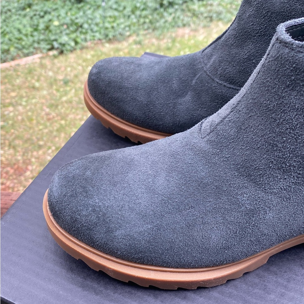 Sorel Gray Suede Chelsea Ankle Boots with Tan Lug Sole - Picture 7 of 9